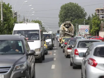 Românii vor petrece începutul și sfârșitul vacanței în trafic. Foto Inquam Photos/Octav Ganea