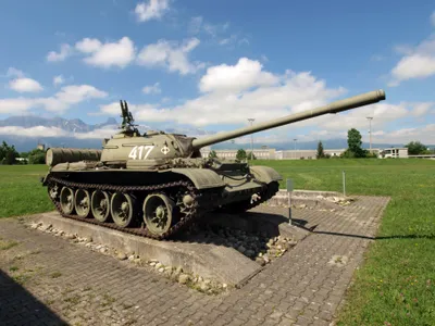 Rusia trimite tancuri sovietice pe front în locul celor 10.728 de blindate făcute praf de Ucraina