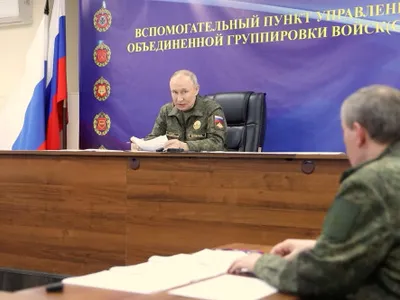 Putin poartă din nou haine militare: Ar putea exista trei motive pentru asta (Focus)