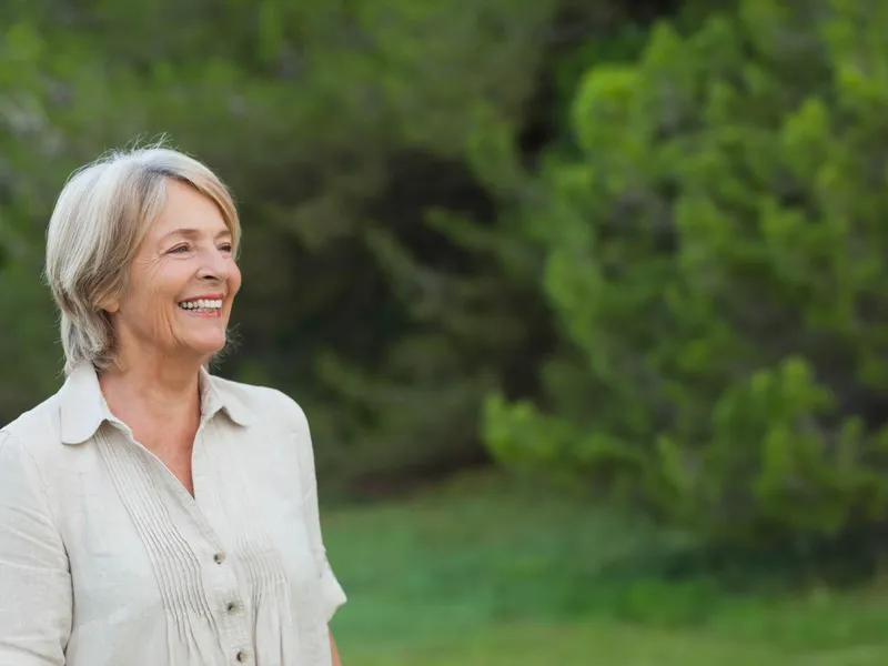 Pensionară fericită la pensie - Foto: Freepik