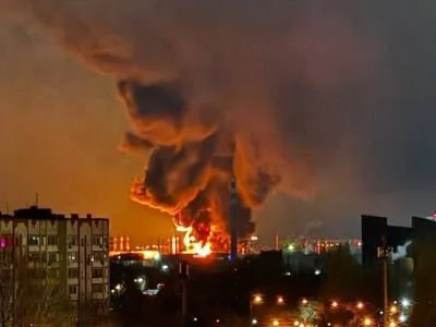 Ucraina dezlănțuie iadul în Rusia. 40 de explozii în Engels. Un depozit de petrol, în flăcări - Foto: X/ @warrior_na92602