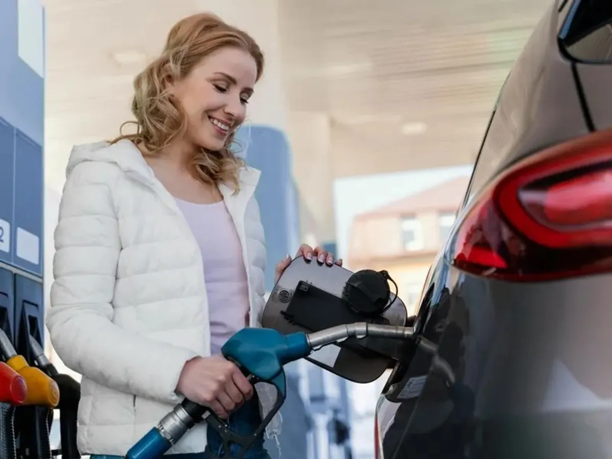 „Cadou” de Revelion, pentru toți românii: Benzina și motorina, și peste 8 lei/l. Cresc accizele și la alcool