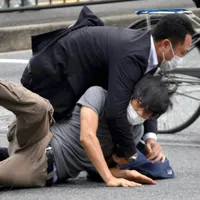 Tetsuya Yamagami, bărbatul de 41 de ani care l-a împușcat  mortal pe fostul premier japonez Shinzo Abe, a fost reținut. / Foto: Profimedia