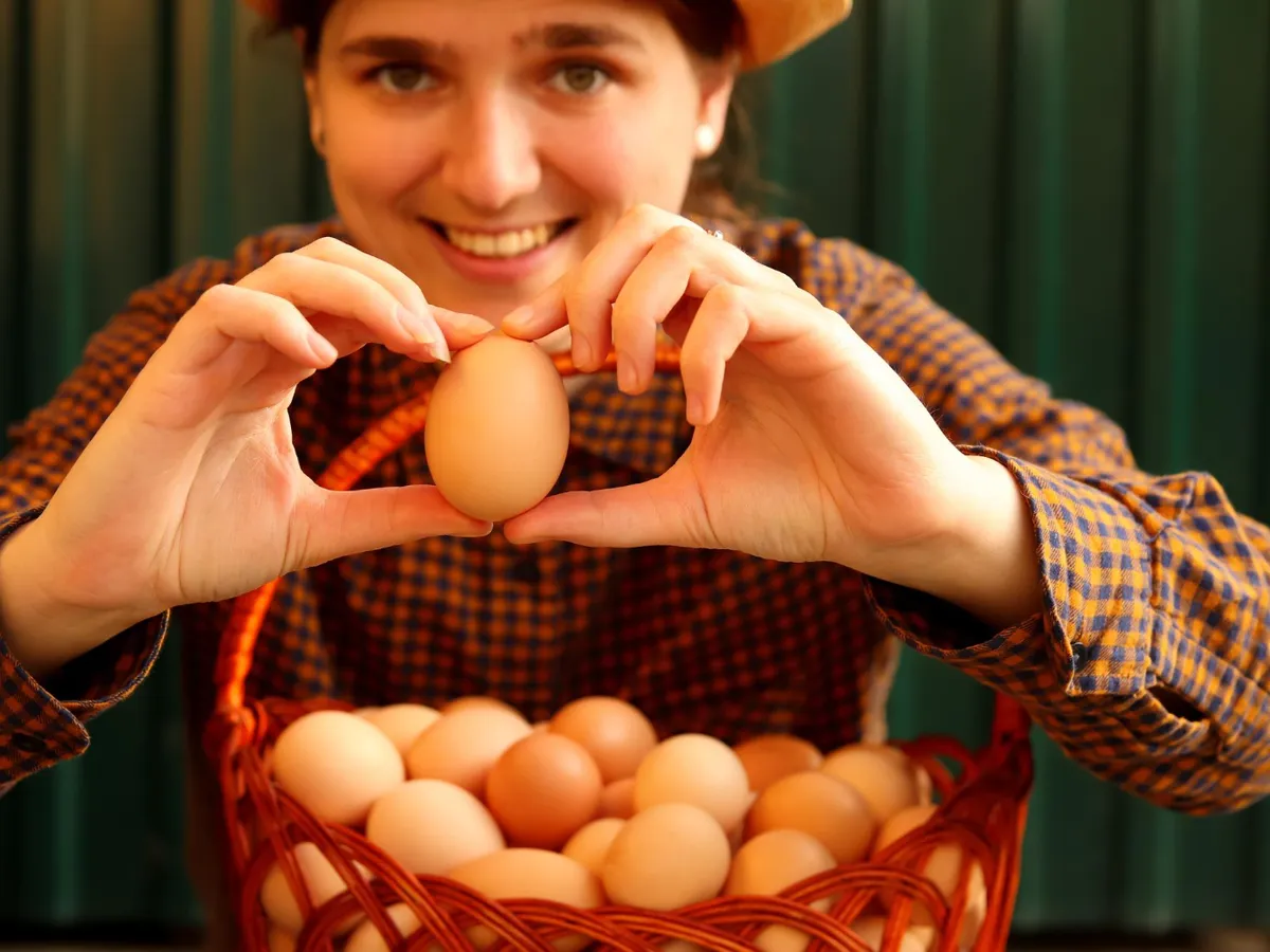 Femeie care are ouă - Foto: Magnific.com (Imagine cu rol ilustrativ)