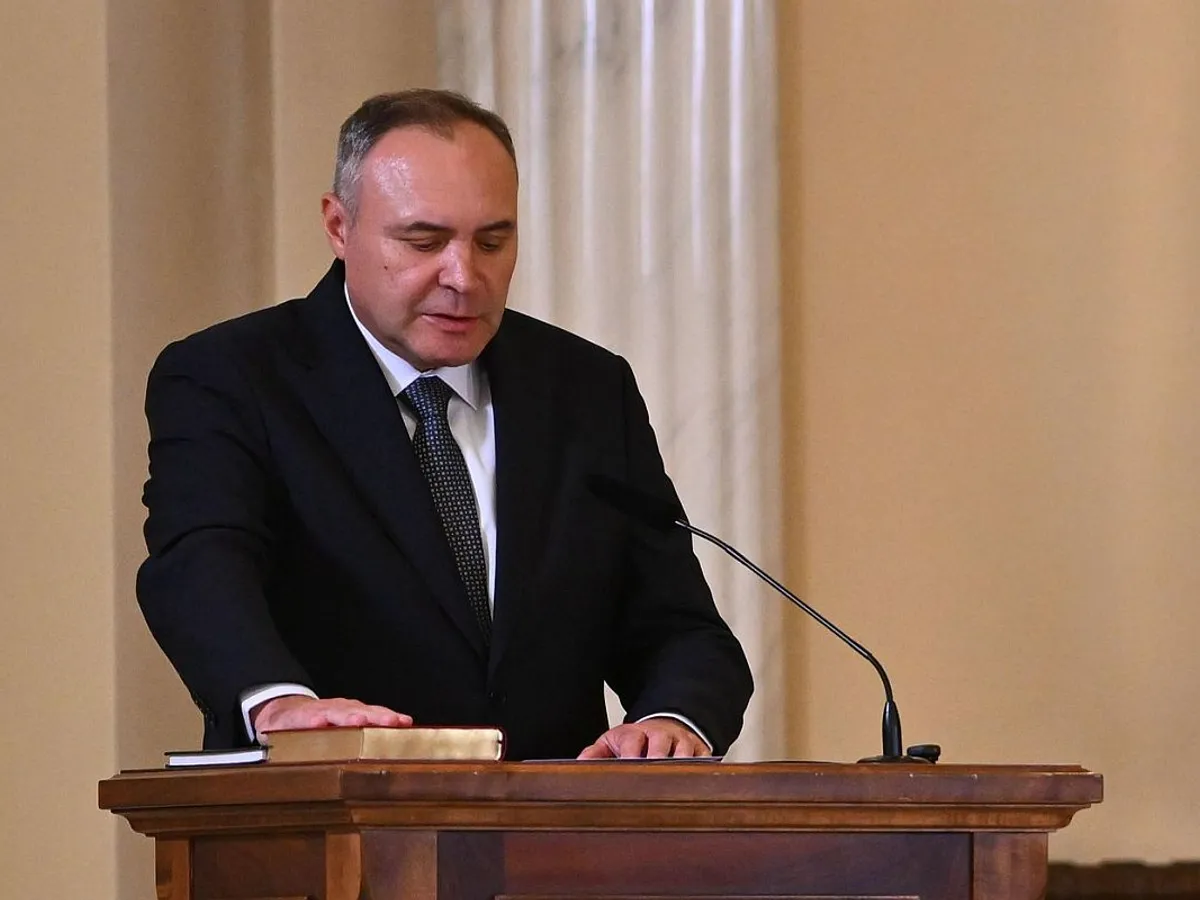 Dumitru Chisăliţă, ministrul Energiei, la depunerea Jurământului - Foto: Profimedia Images