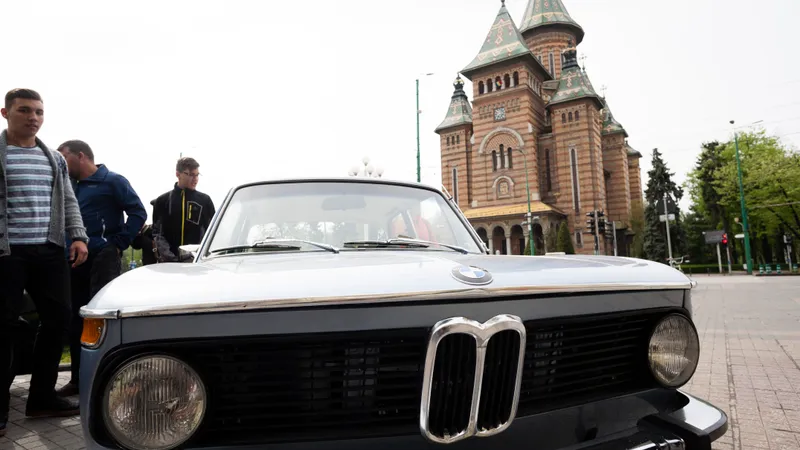 200 de autovehicule istorice, duminică, la Retro Parada Toamnei 2024 din Parcul Lumea Copiilor FOTO Inquam Photos / Cornel Putan