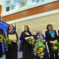 Kovesi a primit titlul de „Femeia Curajoasă” a anului 2014, acordat de Ambasada SUA. Sursa: Ambasada SUA