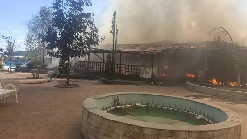 Incendiu la un restaurant din Vâlcea. Focul, extins pe circa 1000 metri pătrați. Există victime? - Foto: ISU Valcea(imagine cu rol ilustrativ)