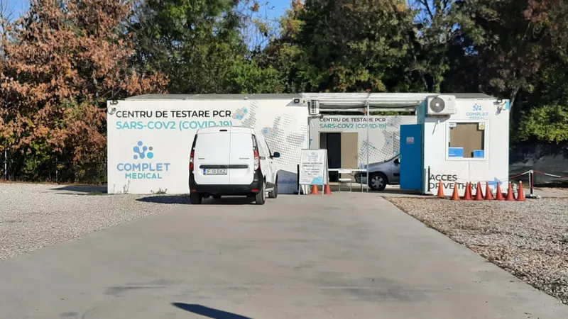 Numai la Otopeni: pasageri testați pentru COVID în parcare, după ce sunt racolați la check-in/FOTO: NWR