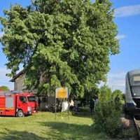 Un tren a luat foc în Timiș! Zeci de persoane călătoreau cu el. Degajări de fum de la motor - Foto: ISU Timiș