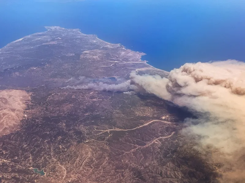 Insula grecească Rodos, în flăcări. Sute de turiști au fost deja evacuați - Foto: Profimedia Images