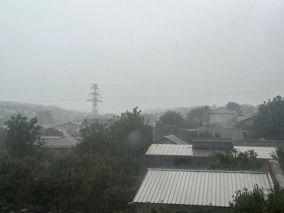 METEO Ploaie torențială la Iași cu grindină și averse torențiale. Localnicii au primit RO-ALERT - FOTO NEWSWEEK
