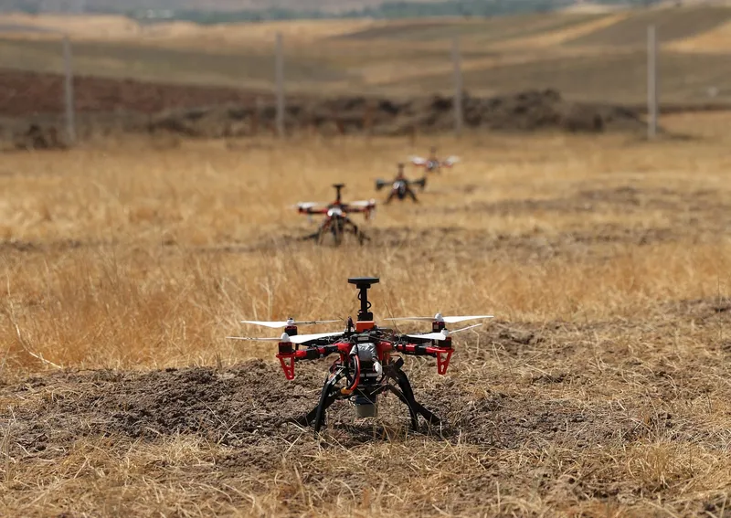 Operațiune mixtă cu roi de drone  - Foto: Profimedia Images