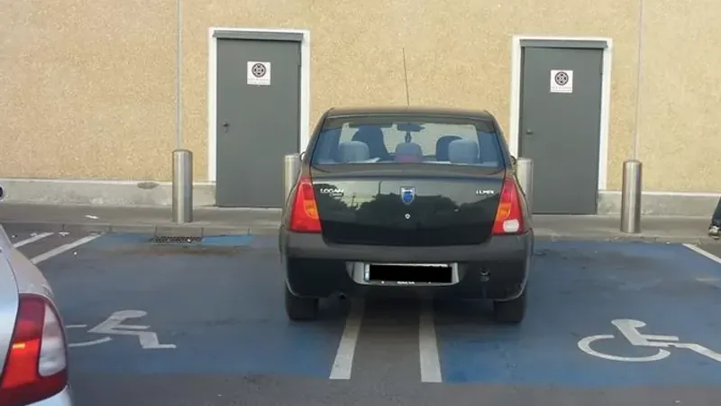 O astfel de parcare se va amenda cu 10.000 de lei/FOTO: 4tuning.ro