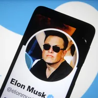 Elon Musk are planuri mari cu Twitter. Vrea să impună o taxă de utilizare pentru autorități și firme. / Foto: useit.ro
