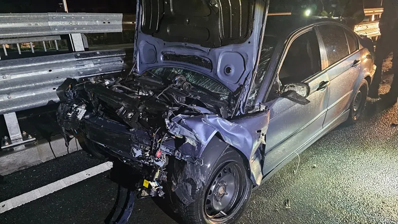 Un BMW vechi a salvat viața unui șofer cu permis de 2 luni. A aruncat 10 m o barieră din beton - Foto: Facebook/DRDP Craiova
