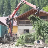 600 de gospodării inundate în Broșteni, Ostra și Stulpicani, eliberate de aluviuni - Foto: IGSU