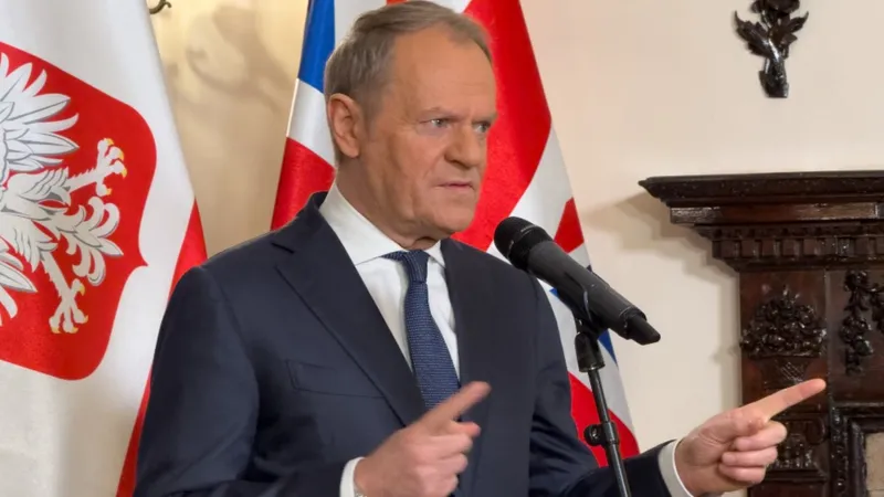 Mesaj de susținere pentru Nicușor Dan din partea premierului Poloniei: Să apere ca Duckadam Foto: AFP