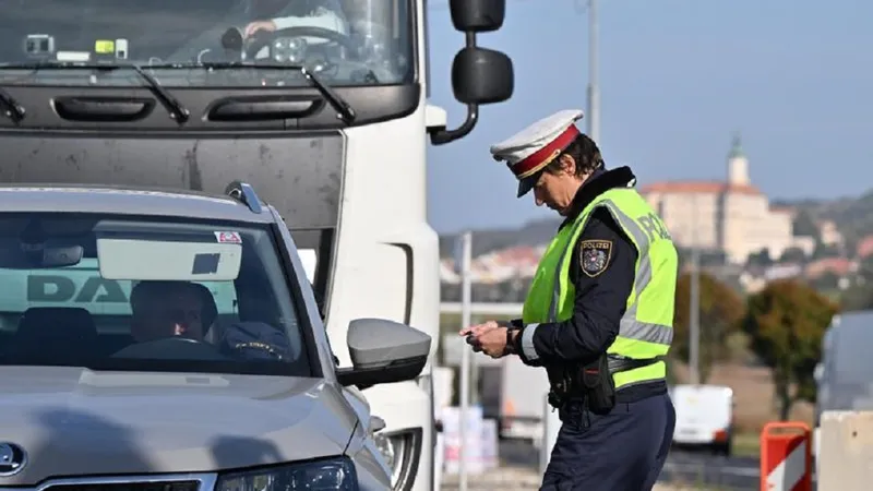Polițiștii fac controale la granițe Foto: Profimedia Images - rol ilustrativ