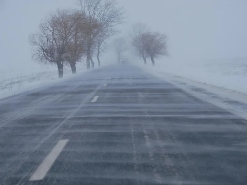 Urgie albă, în sud-estul României. Codul Roșu de ninsori a blocat mai multe drumuri și trenuri - Foto: Facebook/Directia Regionala de Drumuri si Poduri Buzau