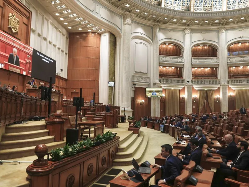 Şedinţa comună de plen a Camerei Deputaţilor şi Senatului, pentru votarea moţiunii de cenzură - Foto: INQUAM PHOTOS/Mălina Norocea