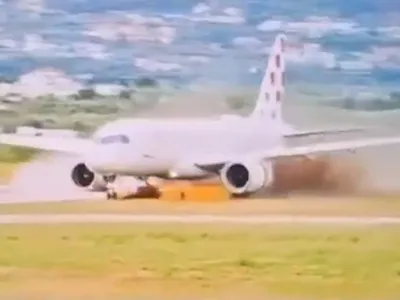 Un avion cu 130 de pasageri la bord a fost la un pas de catastrofă pe aeroportul din Split - Foto: captură video