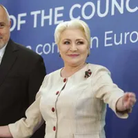 Premierul bulgar Boiko Borisov, pe când avea contacte fizice cu Viorica Dăncilă/FOTO: digi24.ro