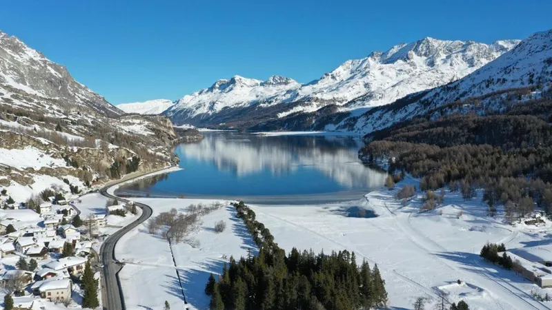 Azuga bate celebra stațiune St. Moritz de Revelion: De la 1.900 € pachetul, contra 1.400 € camera - Foto: booking.com