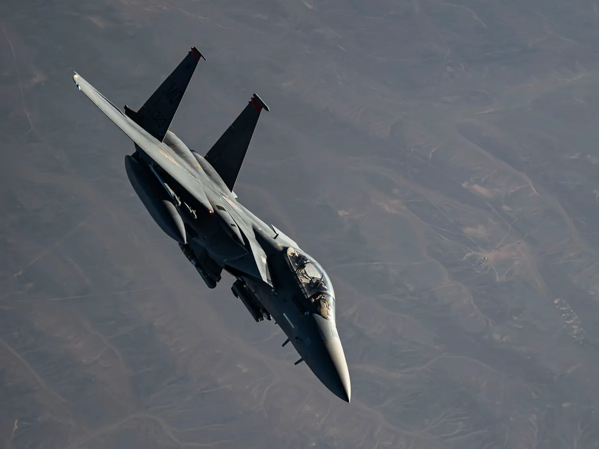 VIDEO Momentul în care un avion F-15 al SUA de 100.00.000$ e doborât. Iran spune că e o mare victorie