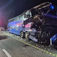 Accident între un autocar cu 76 de ucraineni, între care 29 de copii, și un TIR, pe E85, în Bacău. / Foto: ISU Bacău