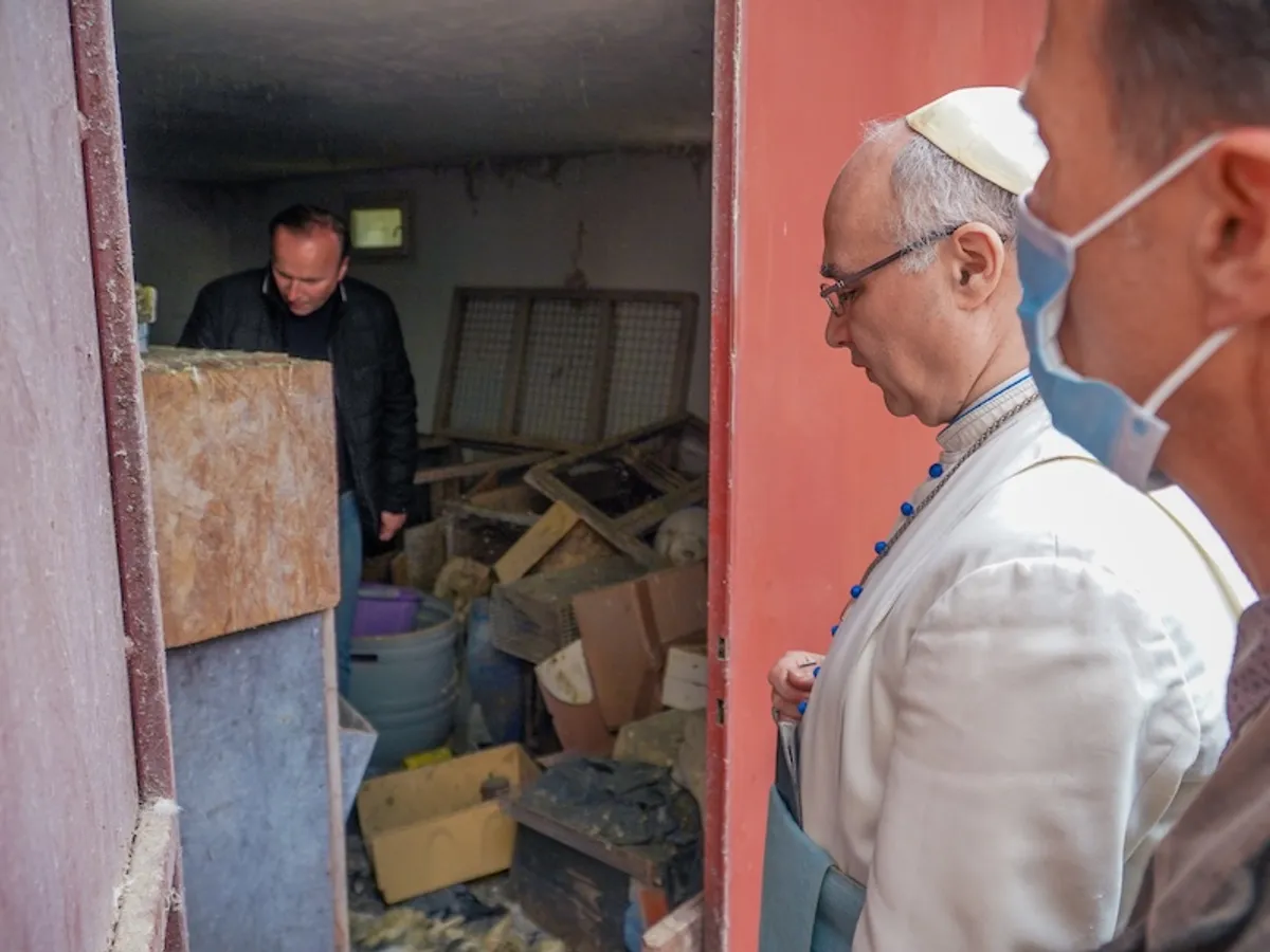 Descoperire macabră în timpul evacuării abatelui Fejes Rudolf Anzelm din spațiile folosite în clădirea Colegiului Național „Mihai Eminescu” din Oradea Foto: ebihoreanul.ro