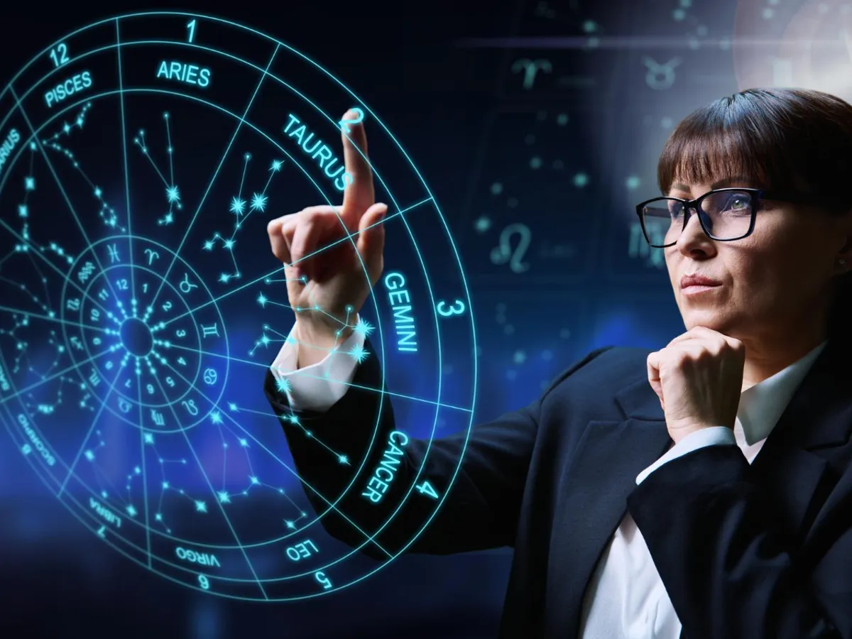 Femeie astrolog - Foto: Freepik (Imagine cu rol ilustrativ)