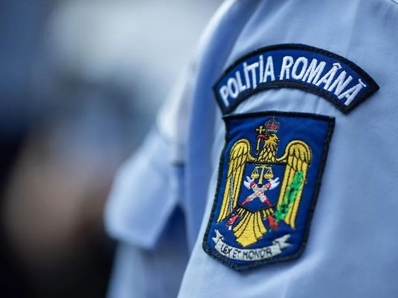 Nişte poliţişti îşi notau şpaga luată-n carneţel. Acum, scapă din arest preventiv - Foto: Poliţia Română