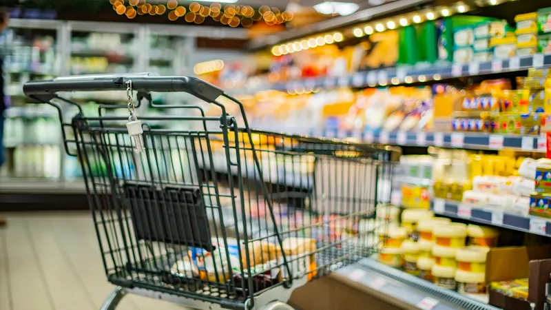 Taxă de intrare într-unul dintre cele mai mari lanțuri de supermarketuri. Cum îți recuperezi banii? - Foto: Profimedia images