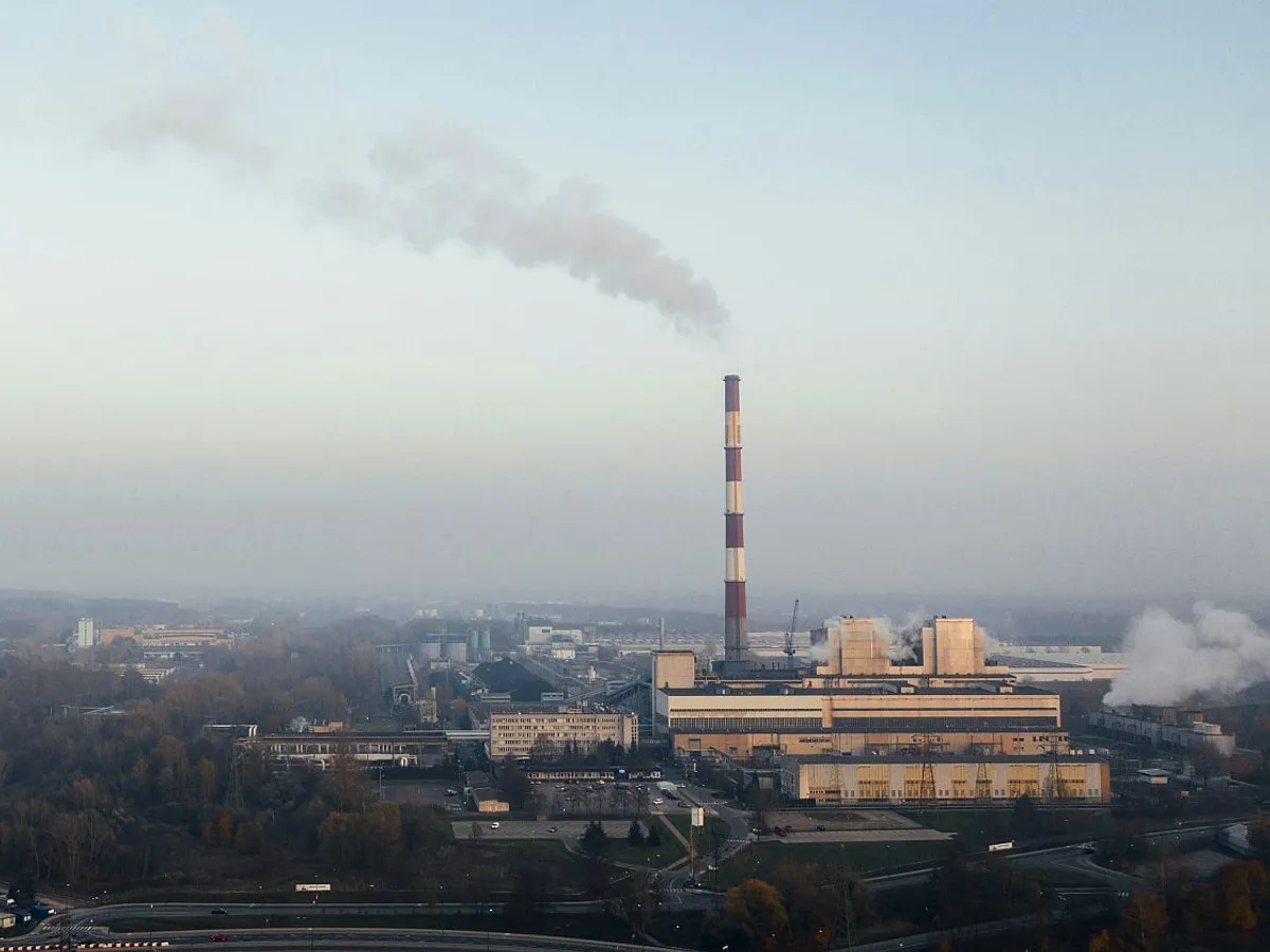 Centrală pe cărbune din Polonia - Foto: Pexels/Marcin Jozwiak