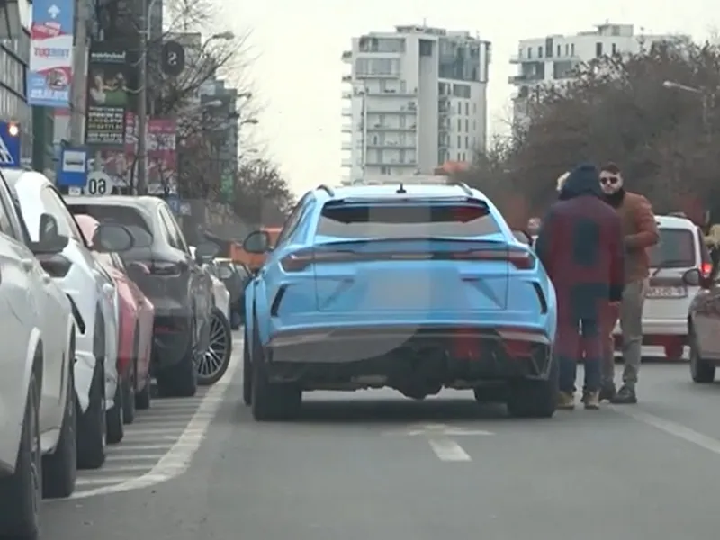 Beizadeaua lui Mititelu, șmecher și la București. Blochează traficul de parcă ar fi strada lui. / Foto: spynews.ro/captură video