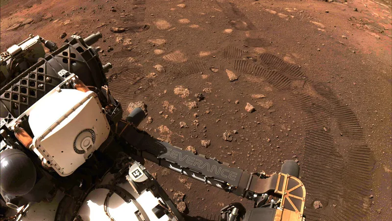 Rover-ul Perseverance al NASA a parcurs primii 6,5 metri pe Marte. / Foto: mars.nasa.gov