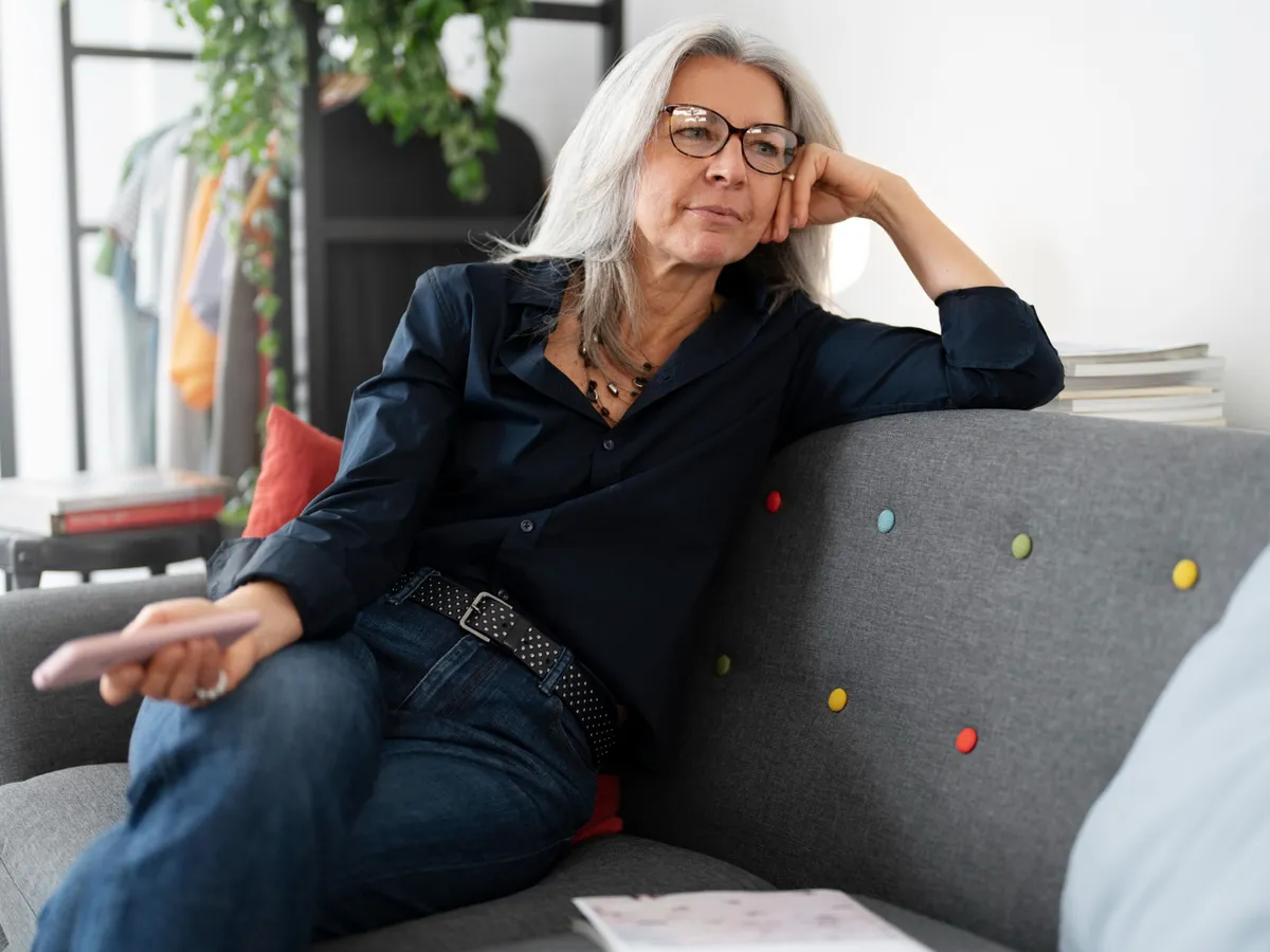 Cum primesc pensionarii ajutorul de 400 lei la pensie în aprilie? Card sau prin poștă? În ce zi Foto: Freepik (fotografie cu caracter ilustrativ)