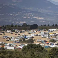 Aproape 8.000 de tineri europeni, la o petrecere „rave” ilegală organizată în centrul Italiei./ Foto: Corriere della Sera, Twitter