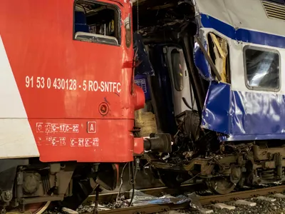 Un tren a lovit un autoturism în Dâmbovița . Cum au scăpat nevătămați cei din mașină Inquam Photos / Ovidiu Iordachi (imagine cu caracter ilustrativ)