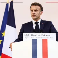 Franța se pregătește de război pentru apărarea Europei. Macron cumpără arme de 65.000.000.000 de € - Foto: Profimedia images