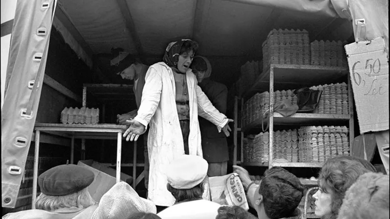 FOTO-document, pentru tinerii născuți după 1989: Ce bine se trăia în comunism în România - Foto: Andrei Pandele / Facebook