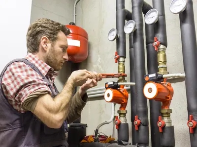 Ce trebuie să faci urgent înainte de a da primul îngheț. Vei economisi sute de lei la daune - Foto: Freepik (Imagine cu rol ilustrativ)