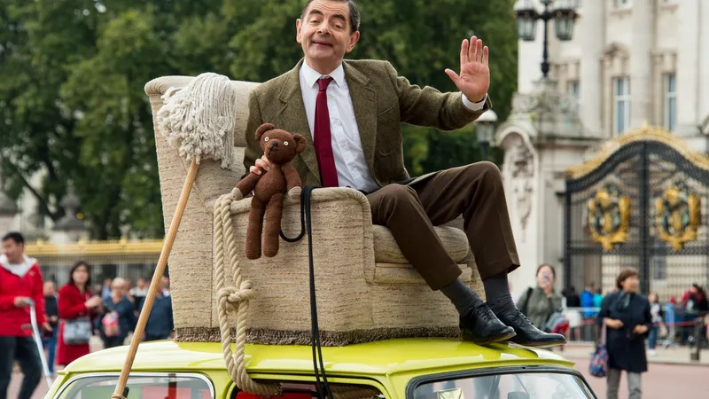 Sir Rowan Atkinson, actorul care îl interpretează pe celebrul Mr Bean, este inginer electrician și electronist la bază și un mare pasionat de automobile - Foto: Profimedia Images