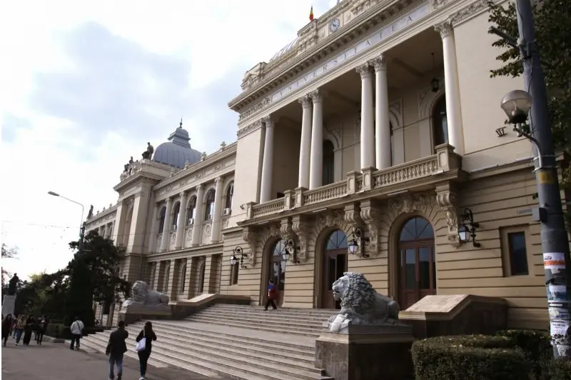 Cel puțin 11.000 de lei net încasează lunar un rector universitar/FOTO: ziaruldeiasi.ro