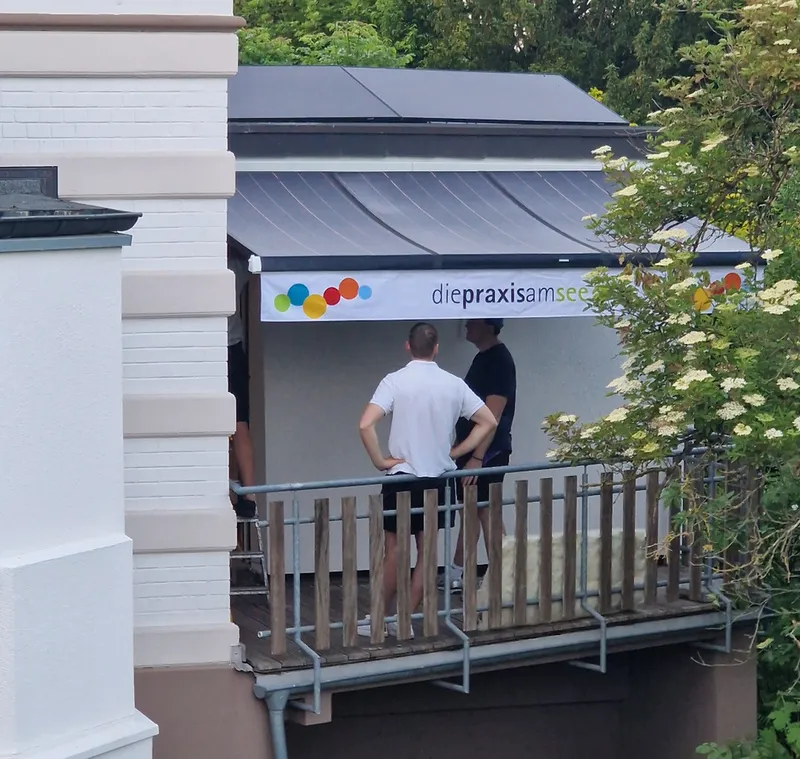 Copertină fotovoltaică mobilă - Foto: meine-solarmarkise.de