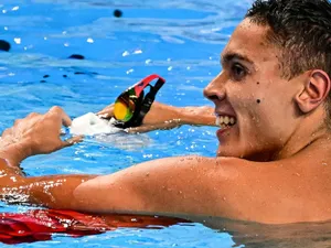 World Aquatics a folosit un singur cuvânt pentru a descrie cursa lui Popovici! Românul e din nou campion mondial