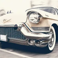 Mașinile retro din „Back to the future”, „Dallas” sau „Seinfeld”, expuse într-un mall din Capitală/FOTO: Pixabay