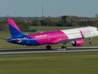 Ce taxe ar fi inventat Wizz Air și Ryanair pentru ca românii să plătească bilete mai scumpe de avion - Foto: Facebook