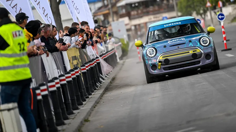 Racing MIMI, primul Mini electric de curse din istorie, dezvoltat 100% în România, a evoluat interesant, după două sezoane competiționale - Foto: Racing MIMI